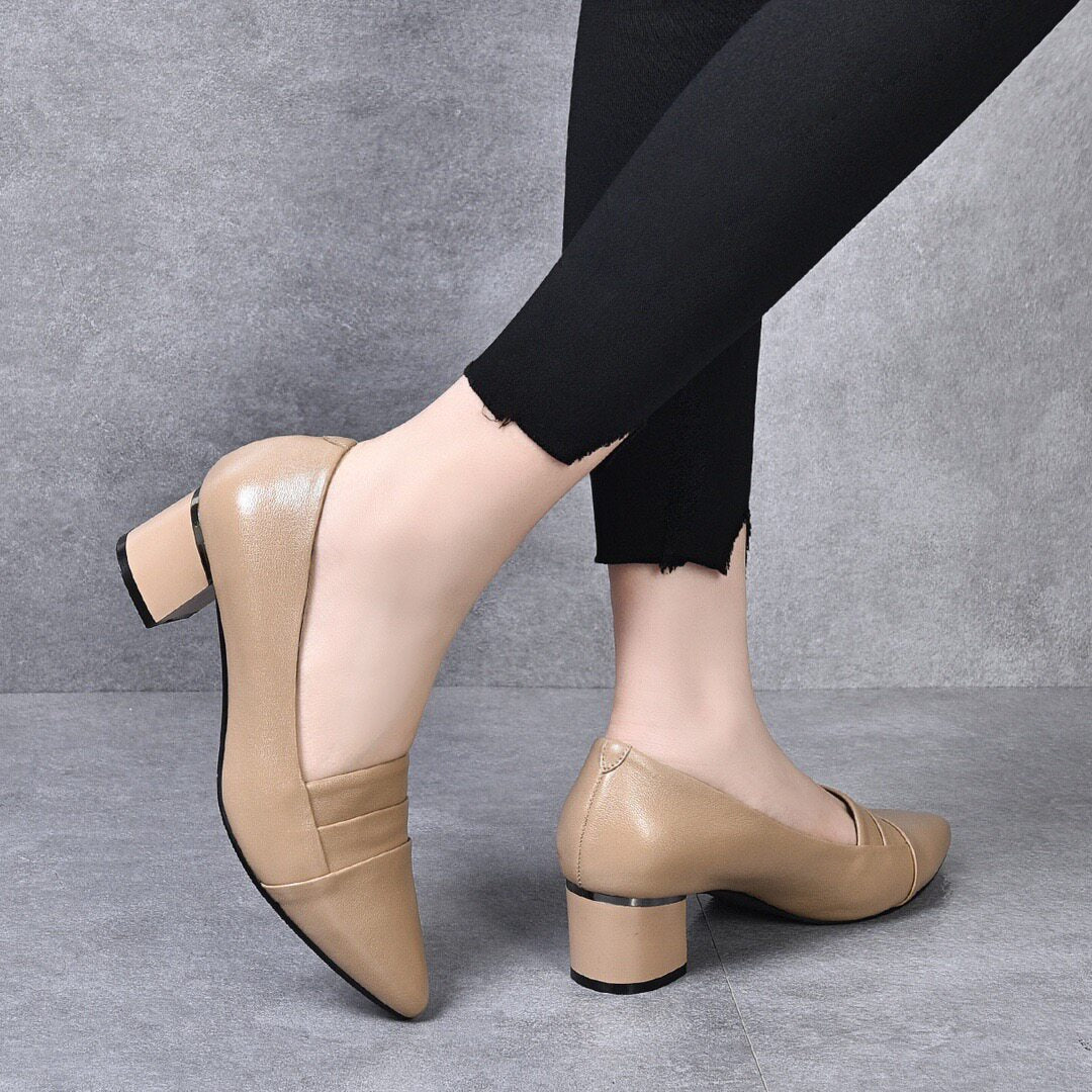 Women's Pointed-Toe Leather Block Heel Pumps – view 3