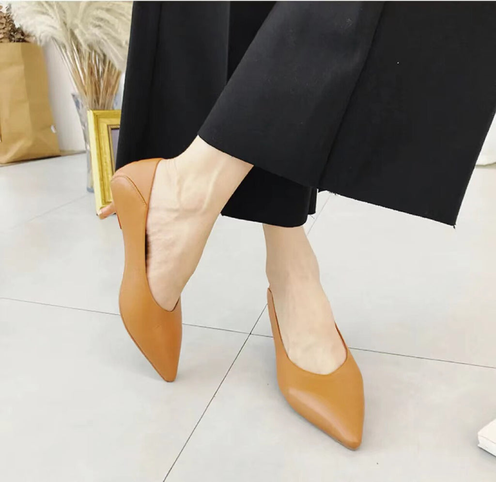 Women's Pointed-Toe Leather Stiletto Heel Pumps – view 3