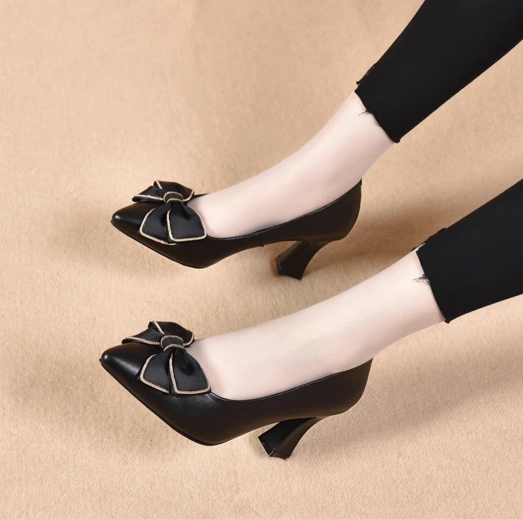 Women's Pointed-Toe Leather Pumps – view 1