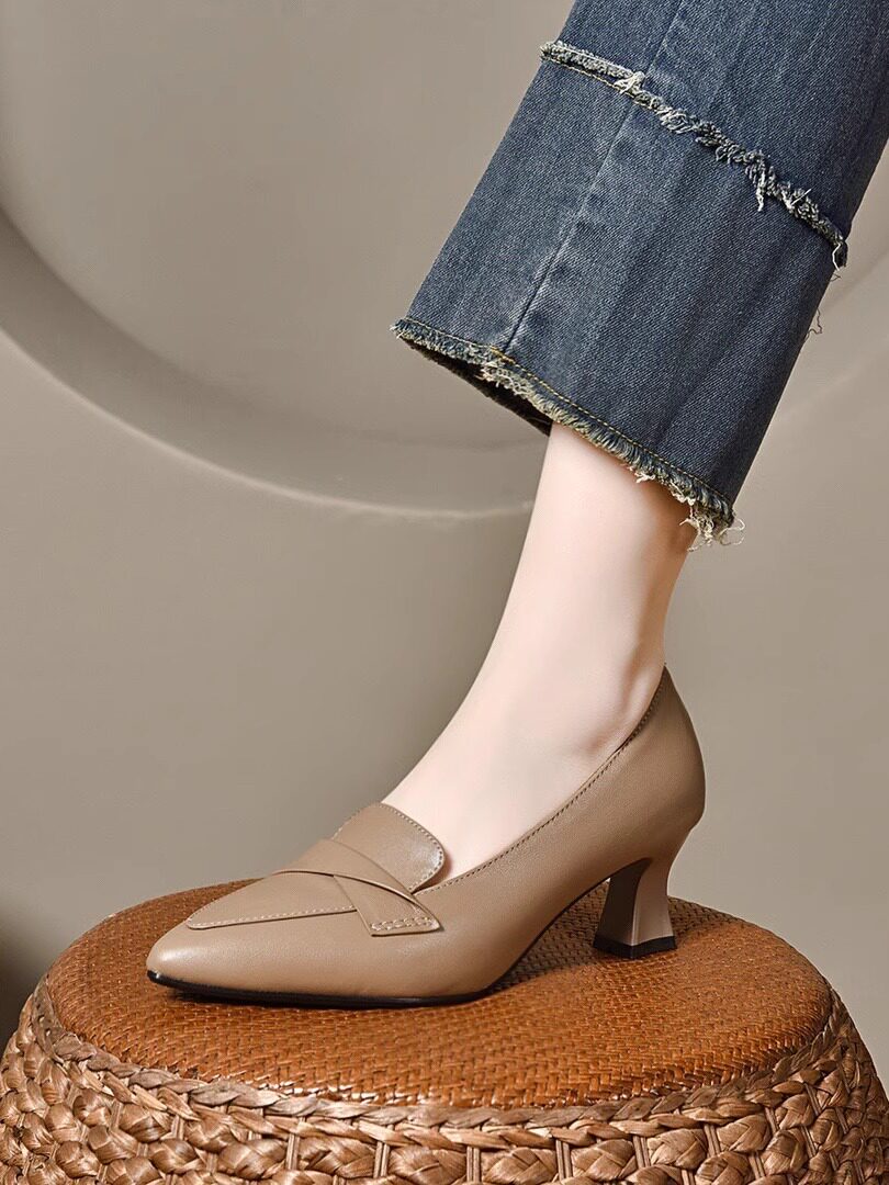 Women's Pointed-Toe Leather Block Heel Pumps – view 3